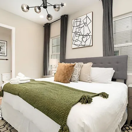 Holiday home Outlaw-rooftop Patio & Game Room-mins To Broadway Nashville