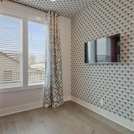 Holiday home Music Mansion! 2mi To Broadway, 12 Beds