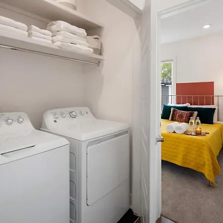 Holiday home King 3br Retreat & 2-car Garage East *