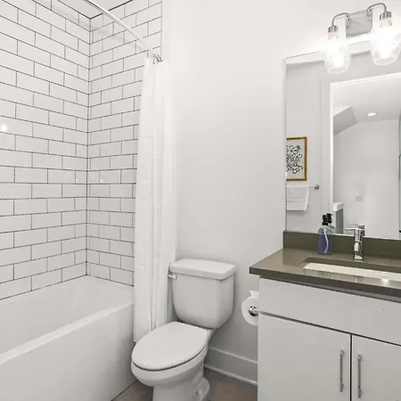 8th Ave South Gem Fabulous For Groups Of 12 Holiday home Nashville