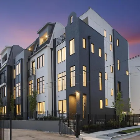 Luxury Gated Duo Sleeps 24 Karaoke & Rooftop Holiday home Nashville
