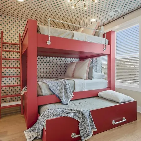 Holiday home Music Mansion! 2mi To Broadway, 12 Beds