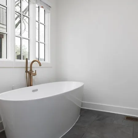 Holiday home Townhome With Rooftop Garage Pool Table By Belmont And Vanderbilt Nashville