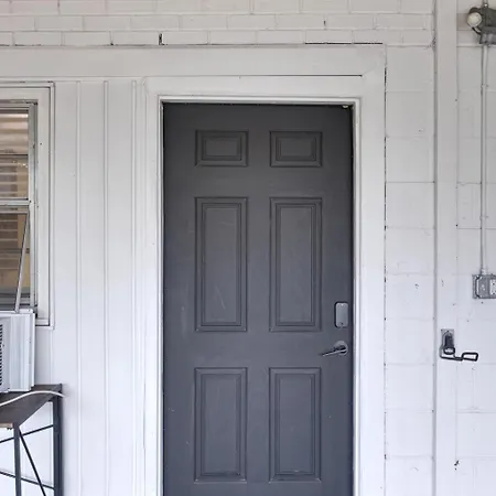 The Cornish Classic - Cozy Ranch Near Downtown *