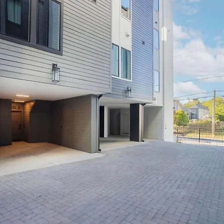 Luxury Gated Duo Sleeps 24 Karaoke & Rooftop * Nashville