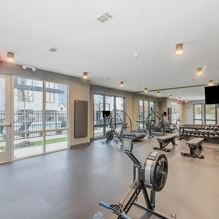 Modern West End For 6 Shared Pool & Gym Holiday home Nashville