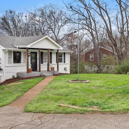The Cornish Classic - Cozy Ranch Near Downtown *