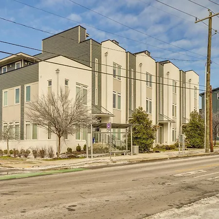 1 Mi To General: Upscale Townhome