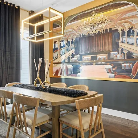 Holiday home Luxury Gated Duo Sleeps 24 Karaoke & Rooftop *
