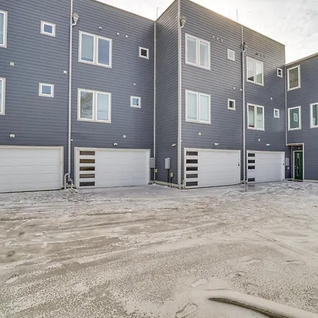 1 Mi To General: Upscale Townhome Nashville