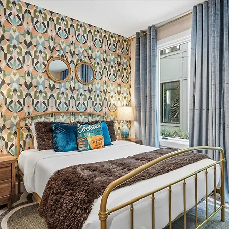 Luxury Gated Duo Sleeps 24 Karaoke & Rooftop Holiday home