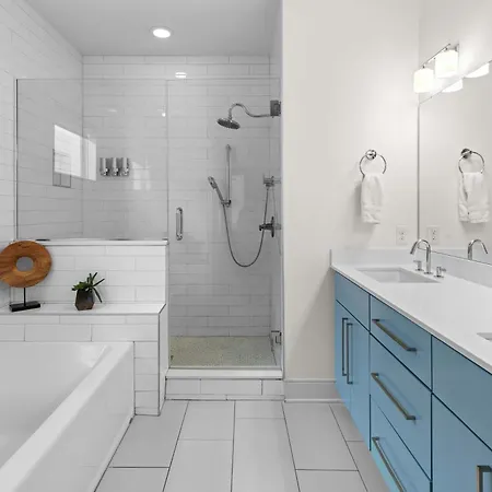 With Stunning Rooftop Views * Nashville