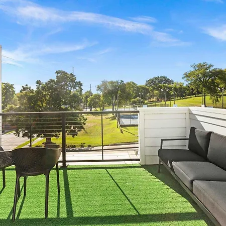 8th Ave South Gem Fabulous For Groups Of 12 Holiday home Nashville