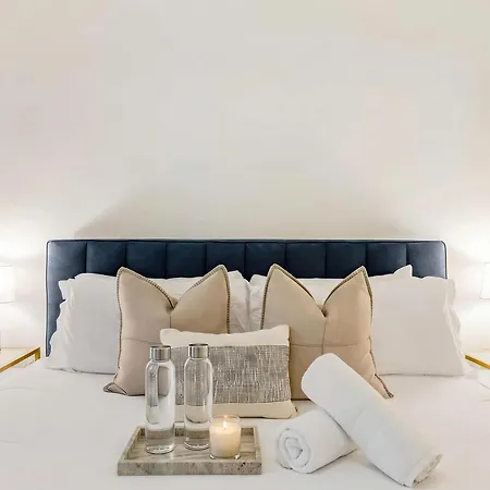 Rooftop Views & Patio Lounge Near Downtown * Nashville