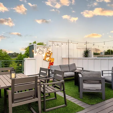 Outlaw-rooftop Patio & Game Room-mins To Broadway Holiday home *
