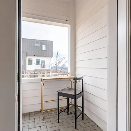 The Groovy Goodrich - Rooftop Hot Tub And Views
