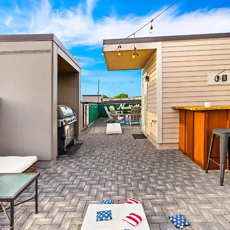 Argyle Rooftop Retreat *