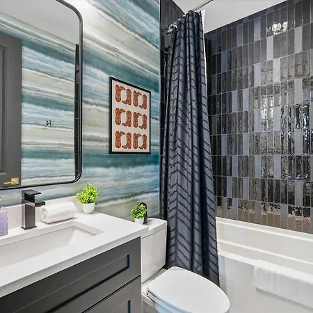 Luxury Gated Duo Sleeps 24 Karaoke & Rooftop Holiday home Nashville