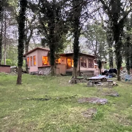 Holiday home Cozy Waterfront With Fire Pit Nashville