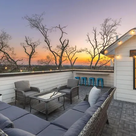Townhome With Rooftop Garage Pool Table By Belmont And Vanderbilt Nashville