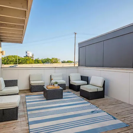 Holiday home Rooftop Views & Patio Lounge Near Downtown *