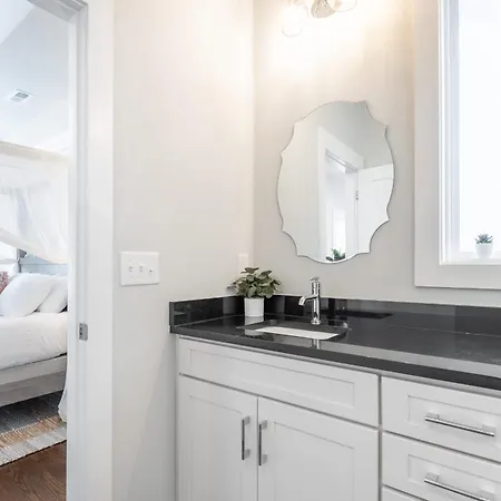 The Brightside Retreat - East Nash Balcony Views Holiday home Nashville