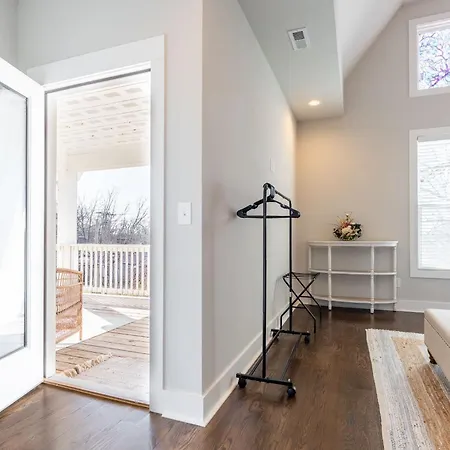 The Brightside Retreat - East Nash Balcony Views Holiday home Nashville