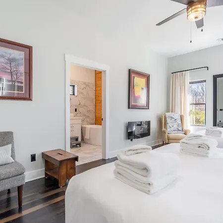 Holiday home High Note Hideaway- Modern 4br Oasis Near Opryland *