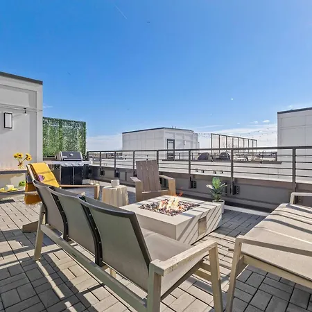 Skyline Views Hot Tub Fire Pit Grill & Parking Holiday home *