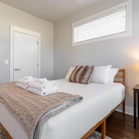 The Brightside Retreat - East Nash Balcony Views Holiday home Nashville