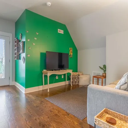 The Brightside Retreat - East Nash Balcony Views Holiday home *