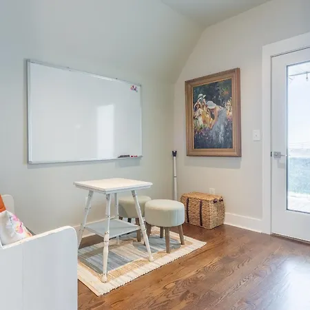 The Brightside Retreat - East Nash Balcony Views *