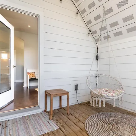 The Brightside Retreat - East Nash Balcony Views Holiday home Nashville