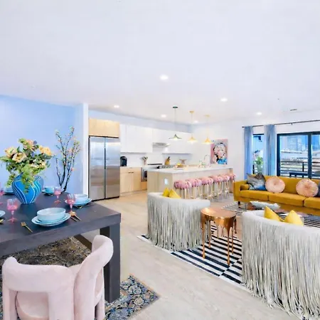 Holiday home Hyve-anthem-private Balconies-walk To Broadway