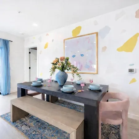 Holiday home Hyve-anthem-private Balconies-walk To Broadway