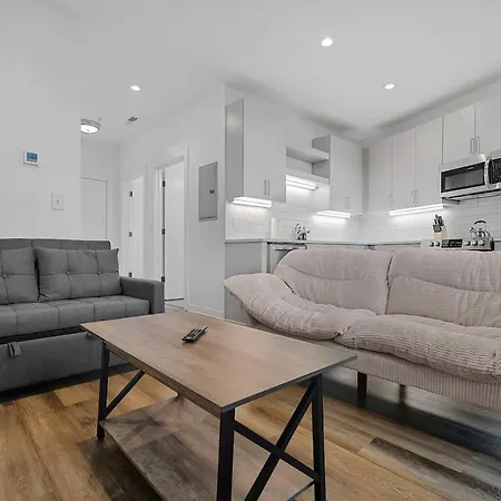 Peaceful Retreat - Views, Close To Broadway Apartment