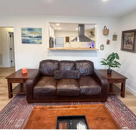 Apartment East 2br King Bed Retreat *