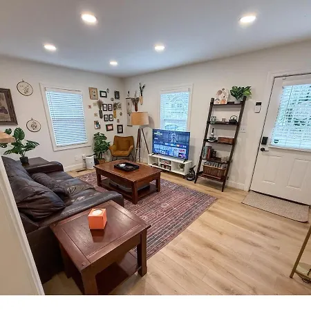 Apartment East 2br King Bed Retreat Nashville