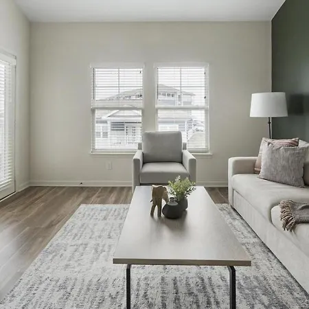 Landing Modern With Amazing Amenities * Nashville