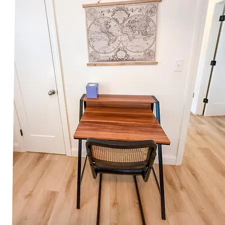 Apartment East 2br King Bed Retreat *