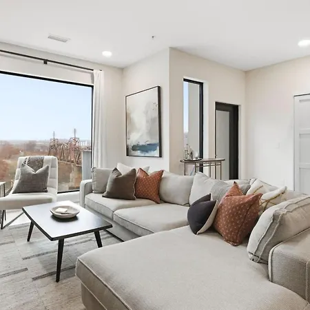 Apartment Penthouse River View With Patio And Parking Near Downtown *