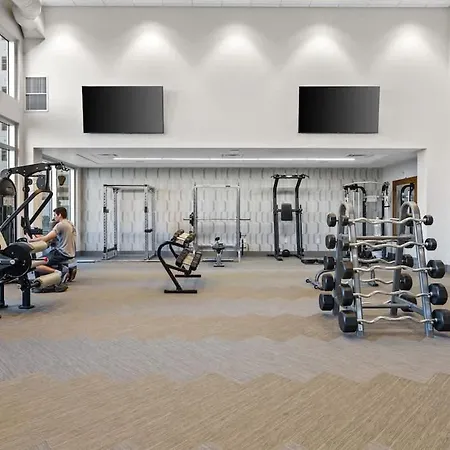 Apartment Stylish 1br With Pool & Gym In The Gulch