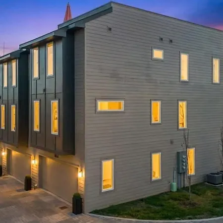 4br Getaway - Rooftop Views - Fire Pit Apartment