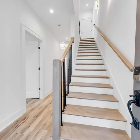 Apartment 4br Getaway - Rooftop Views - Fire Pit *