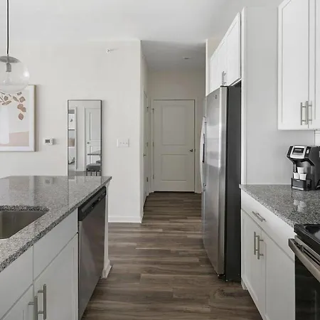 Apartment Landing Modern With Amazing Amenities Nashville