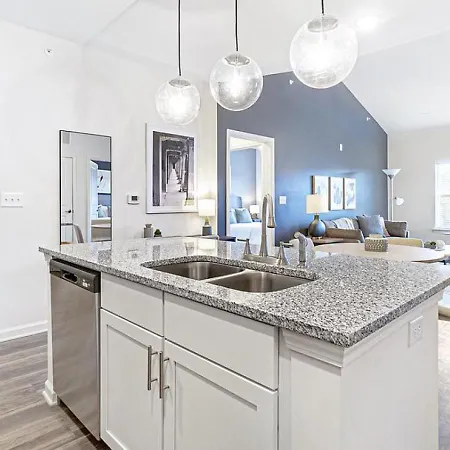 Landing Modern With Amazing Amenities *