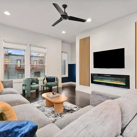 Apartment Modern Luxe Townhome With Rooftop Cinema