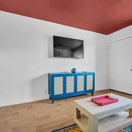 Spacious 2br Downtown | Free Parking * Nashville