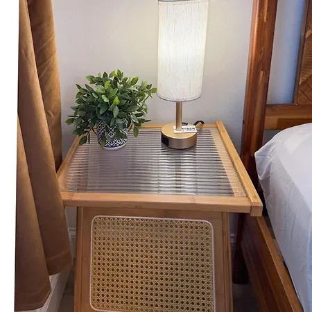 Apartment East 2br King Bed Retreat *