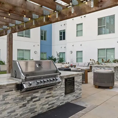 Stylish 1br With Pool & Gym In The Gulch